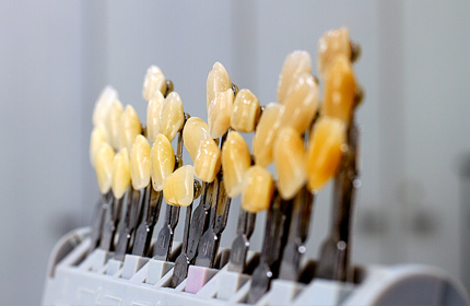 Dentaltechnik Heinrici individuelle Farbbestimmung